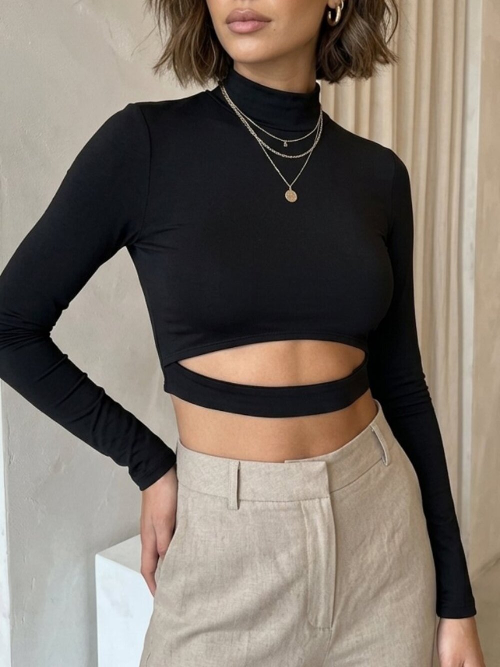 Cutout Hem Ragdoll LA Black Stretch Mock Neck Long Sleeve Crop Top Size XS/S